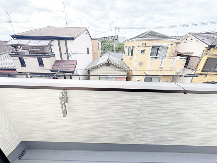 3階 バルコニー 物干しあります。