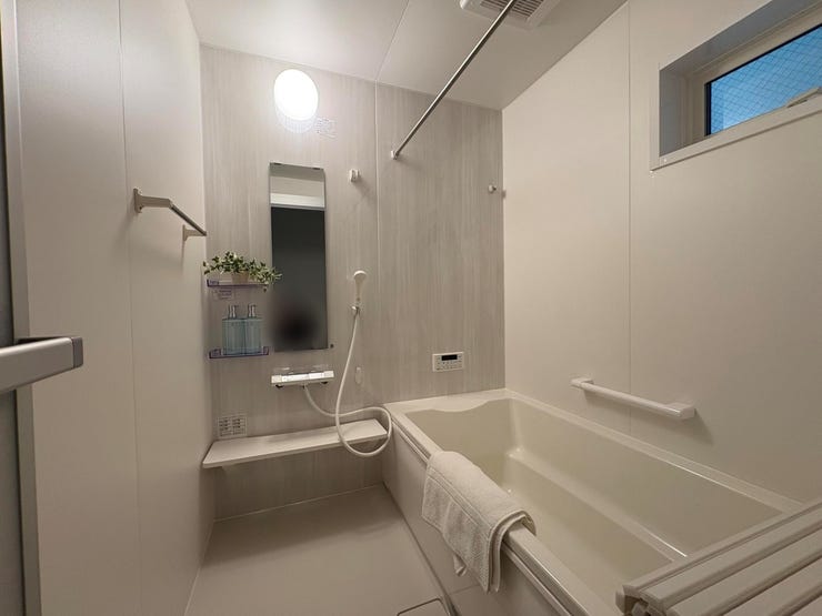 浴室UBは1坪あります。
窓もあります。