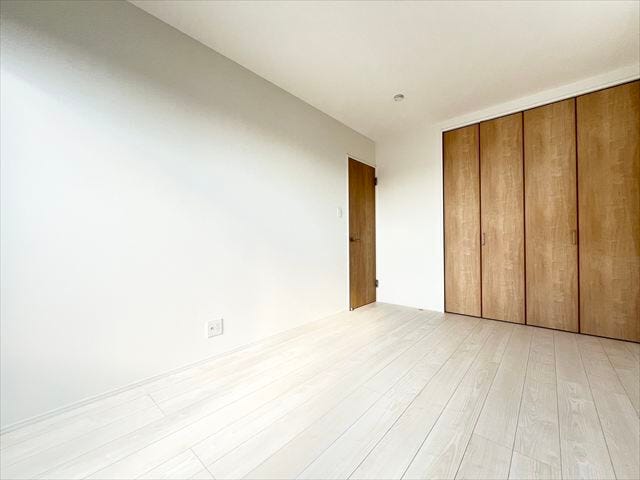 明るく、収納スペースも完備された洋室は、子供部屋としても、寝室としてもお使い頂けます。