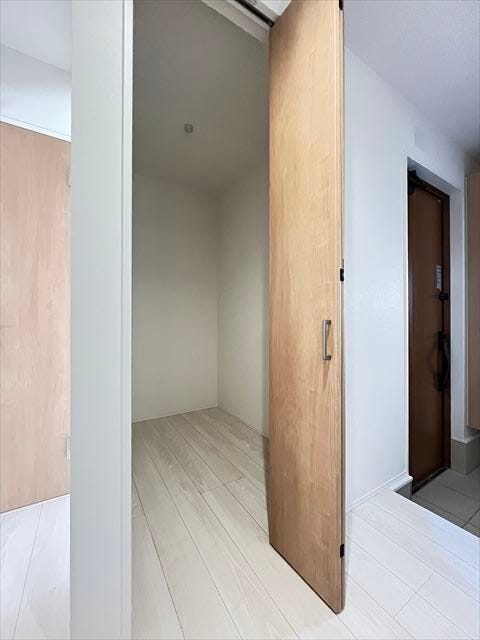 帰宅後すぐに荷物をしまえる、便利な玄関ファミリークローゼット。