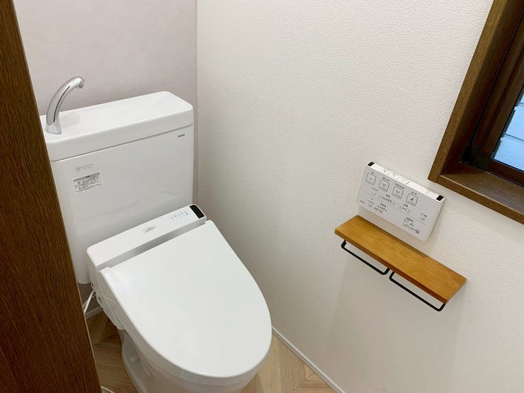 1階トイレ。快適な温水洗浄便座付!