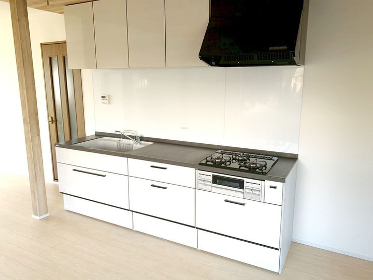 収納付のシステムキッチン!!小物から背の高いものまで、すっきり、たっぷり収納できます♪