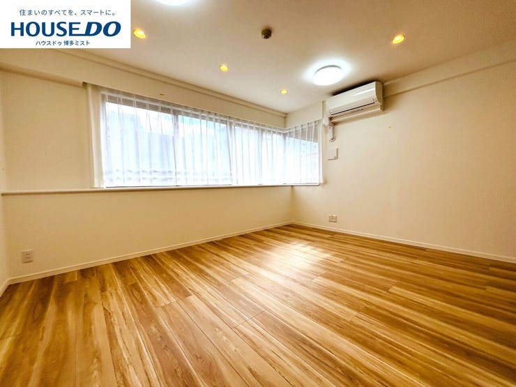 【家族のいやし時間】穏やかな光が入るリビング。忙しい毎日だからこそ、家族と過ごす時間は大切。家族みんなが快適なリビングだから、忙しい朝も、くつろぎの夜も、楽しい時間が過ごせます。