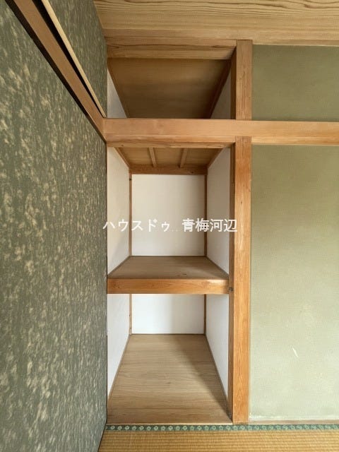 7帖和室収納:お布団などをしまうことができます。収納グッズを使って空間を有効活用することができます。