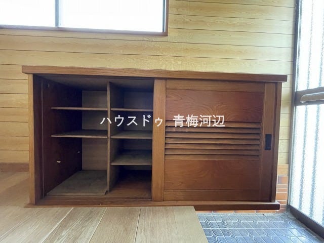 玄関収納:下駄箱もあるので玄関を広くお使いいただけそうです。