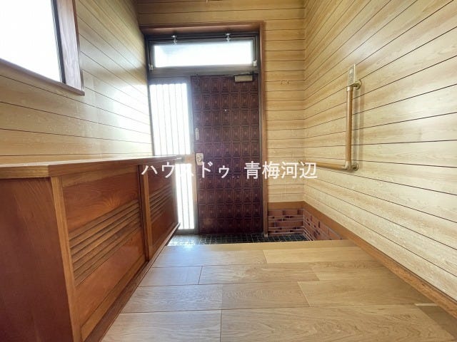 玄関:ナチュラルな色合いの玄関です。