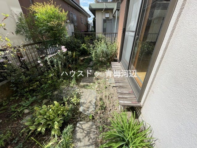 縁側:南側にあるので。ご家族みんなで気持ちよく日向ぼっこができそうです。