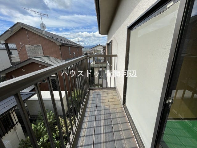 バルコニー:南向きのバルコニーで、晴れた日は気持ちよくお洗濯を干せそうです。