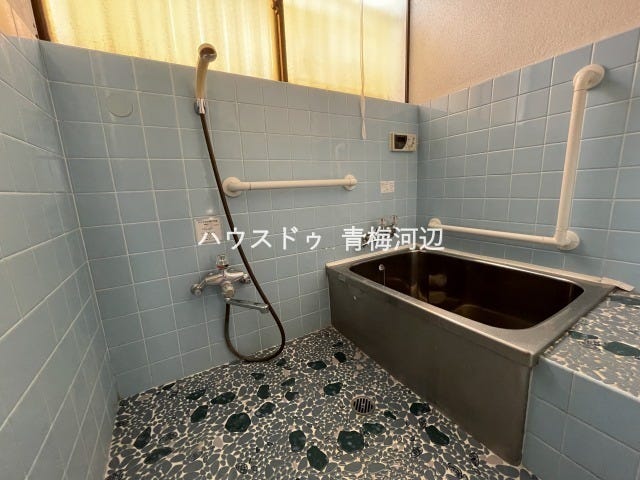 浴室:タイルの浴室はお手入れがしやすく、耐久性も高いのがメリットです。清潔でキレイなお風呂を保ちやすいのはうれしいですね。