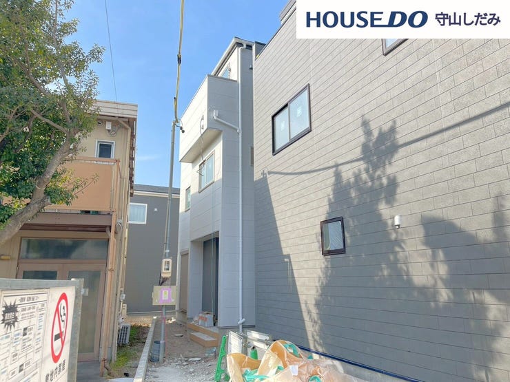 【外観】
【建物外観】外観はお家の顔です。シンプルでおしゃれな外観は、長い目で見ても飽きが来ず、毎日の帰りが楽しみになってきます。このような立派なお家に帰れることが誇らしくなること、間違いなしです!