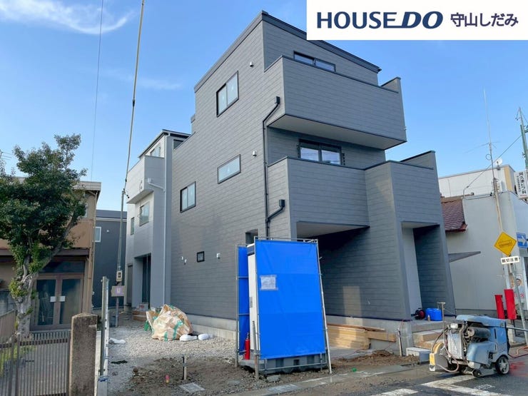 【小学校まで徒歩10分圏内】通学も快適で安心な距離。お子さまが自分で通学できる距離感で、毎日の歩行も健康的な習慣に。徒歩圏内の小学校なら、急な用事にもすぐに対応でき、学校との連携もスムーズですね。