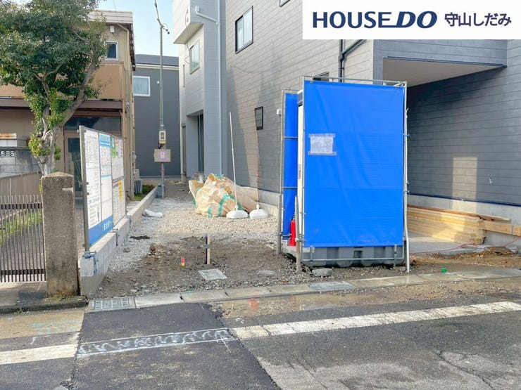 【駐車場】車と自転車やバイクなどを所有している方には嬉しい、駐車・駐輪スペースがしっかり確保された物件。暮らしにゆとりが生まれますね。