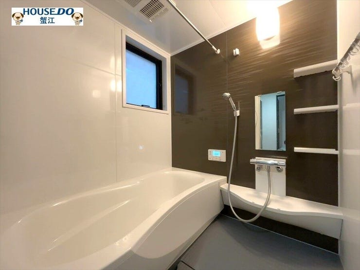 落ち着いた雰囲気の浴室。ゆったりバスタイムで疲れも癒されますね♪浴室乾燥機完備◎