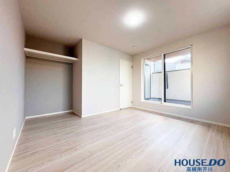 2階北側の洋室です。約7.7帖(CL含む)あります。