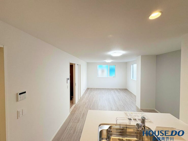 キッチンから見たLDKです。