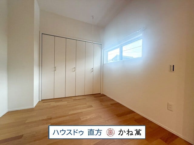 1階洋室(4.3帖)室内物干しがあります