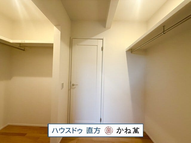 8.7帖の洋室にはオープンクローゼットもあります