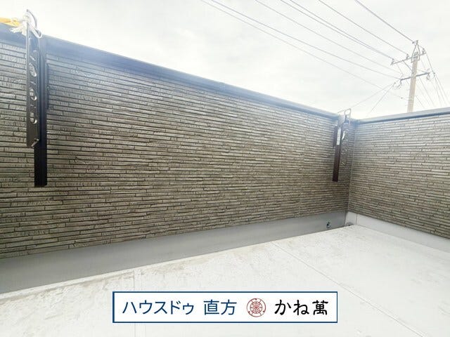 バルコニーには物干し金物あり