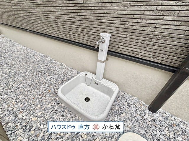 立水栓あり。お車の洗車やお子様のプールの際に便利です