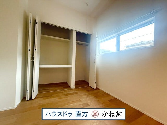 1階洋室の収納スペース