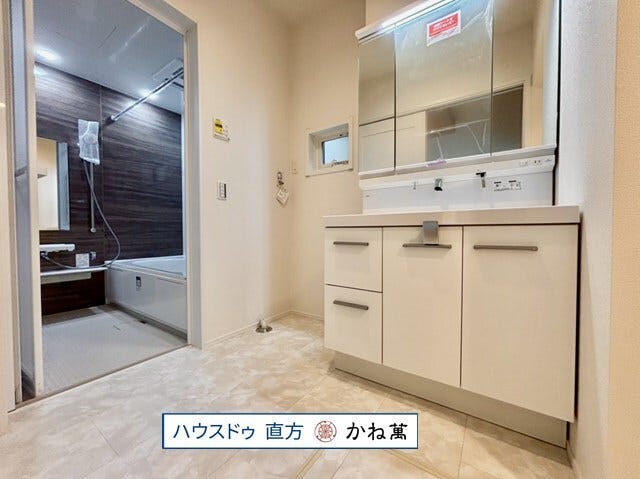 上からの吐水だから水栓まわりに水がたまりません!キレイアップ水栓で日々のお手入れが楽々!