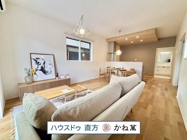 天井高2.7mで開放感のあるリビングダイニング