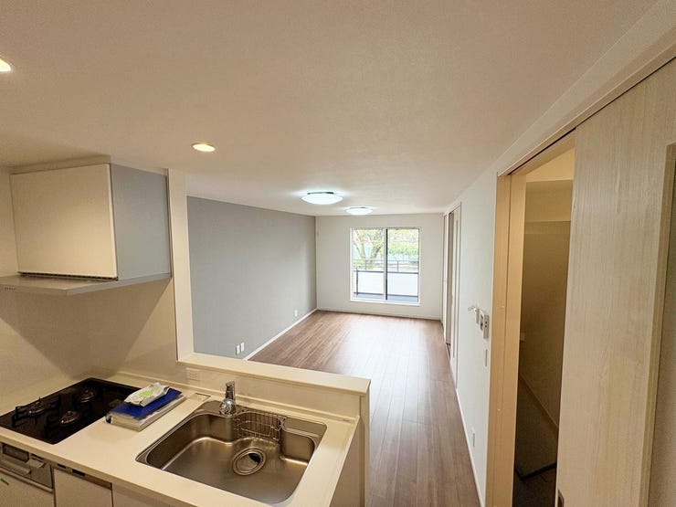 お料理をしながらリビングが見えて、小さなお子様がいらしても安心です