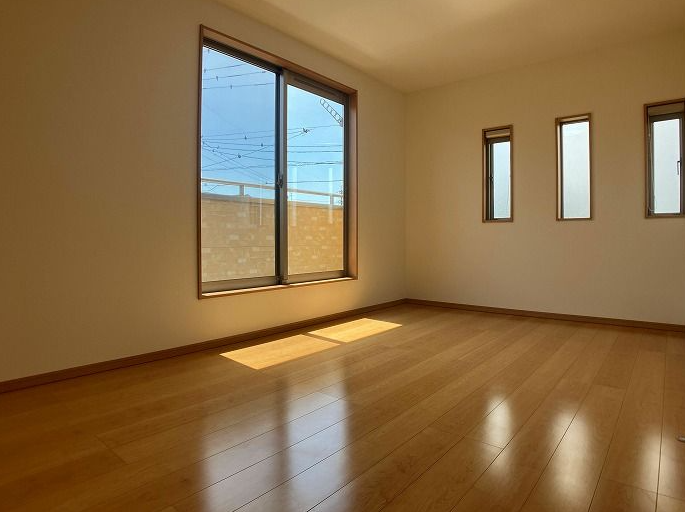 〈車2台駐車可能〉
うち1台はカーポート付きで雨をしのげます♪