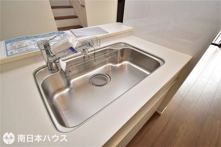 【シンク】シンクの部分はステンレス製になっていて、熱や汚れに強く、お手入れも簡単です♪
