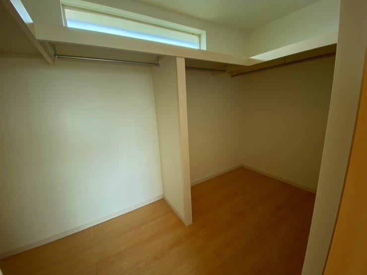 【Wic】
7帖のお部屋にはウォークインクローゼットが付いております!たくさんの物やお洋服が収納できますね^^