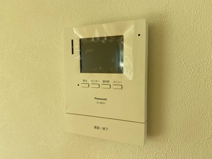 【TV monitor phone】
来訪者の顔がわかる、安心のテレビモニターホン付です!