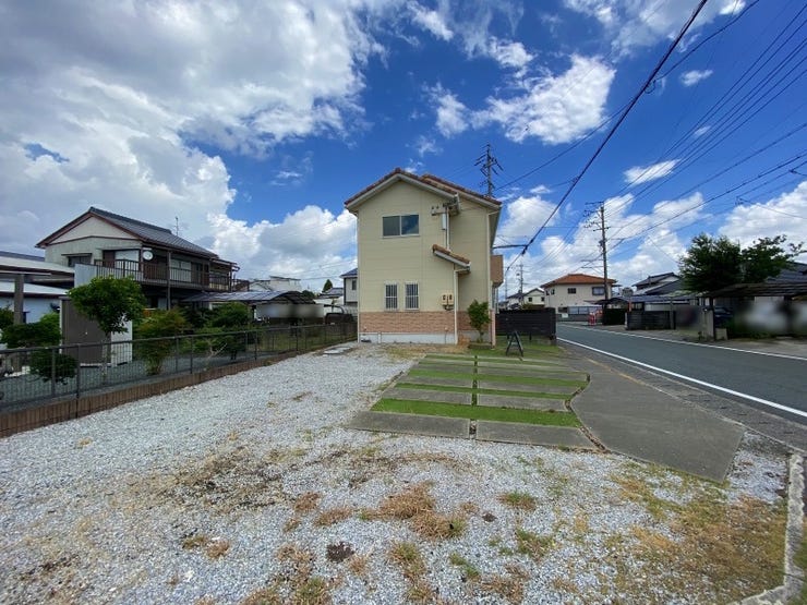 【parking space】
広々とした敷地は、並列駐車3~4台可能です!