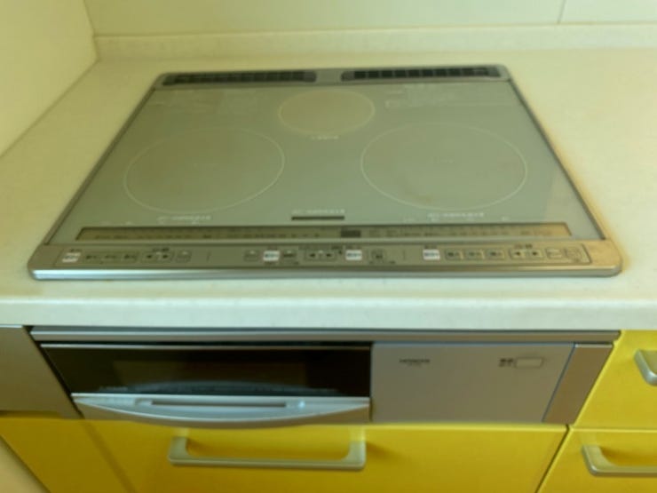 【IH stove】
3つ口コンロで料理も時短に♪IHクッキングヒーターで、火の消し忘れも心配ありません^^