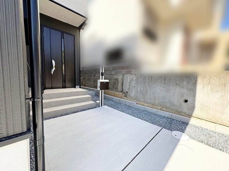 綺麗な白色のエントランス。