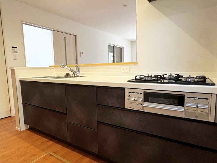 ゆとりあるスペースは勿論、収納力にも優れたキッチンです。