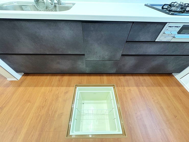 便利な床下収納。