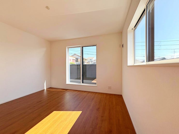 2面採光で陽当りに優れたお部屋です。