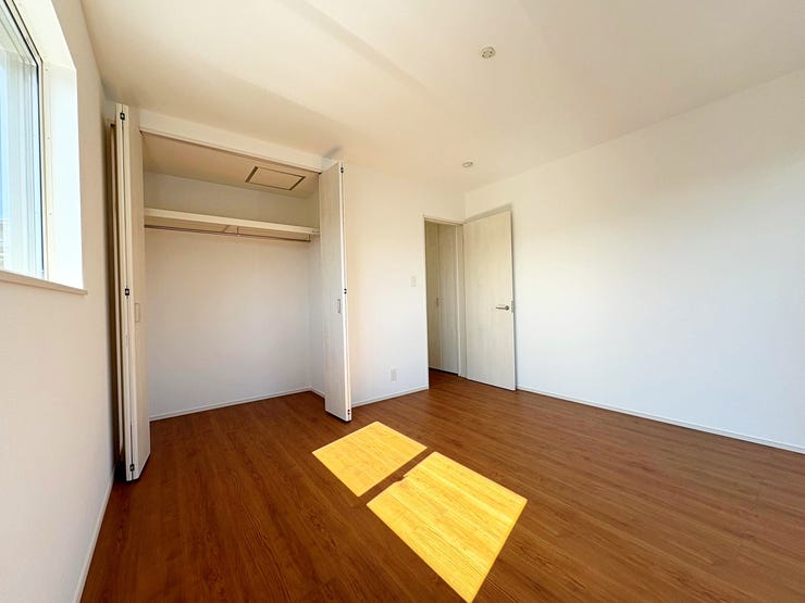 収納もバッチリ、季節物の衣類も仕舞っておけます。