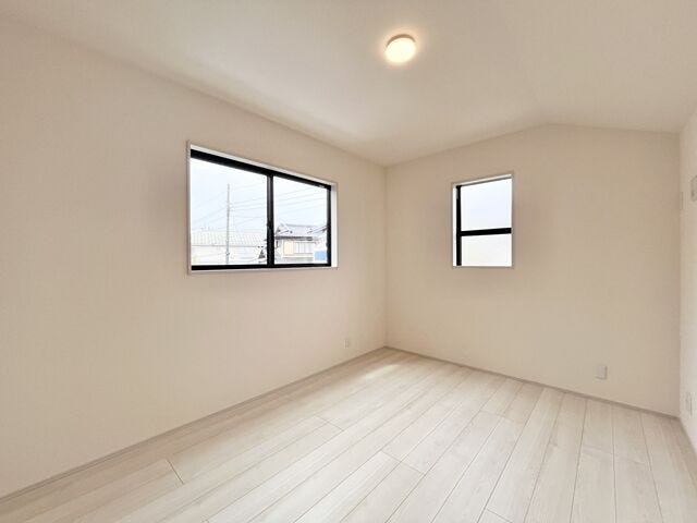 7帖洋室:クローゼットがありお部屋を広くお使いいただけます。