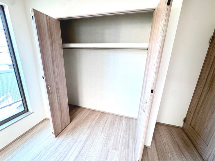 ◎収納;A号棟(1/30撮影)
クローゼット内には枕棚がついているので余りがちな上の空間もしっかり収納スペースとして利用可能!