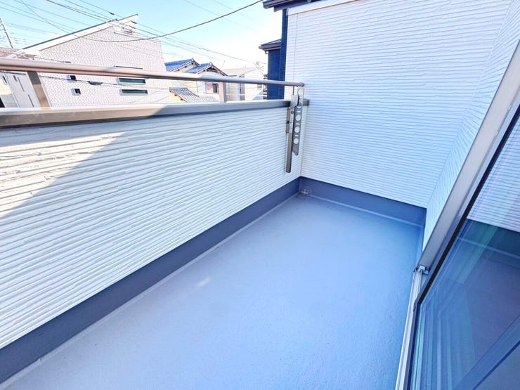 ◎バルコニー:A号棟(1/30撮影)
南向きで奥行のあるバルコニー!洗濯物もラクラク、たっぷり干せる十分なスペースです!