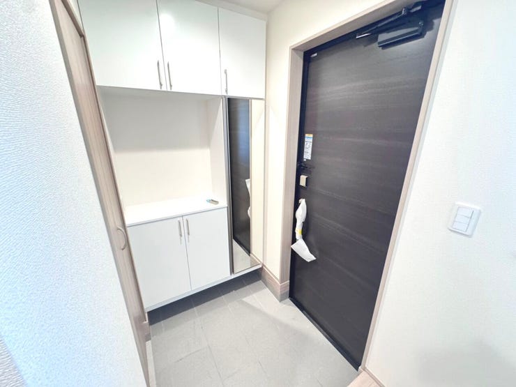 ◎玄関:A号棟(1/30撮影)
すっきりきれいに収納できそうなシューズボックス付です!
A号棟にはSIC付♪