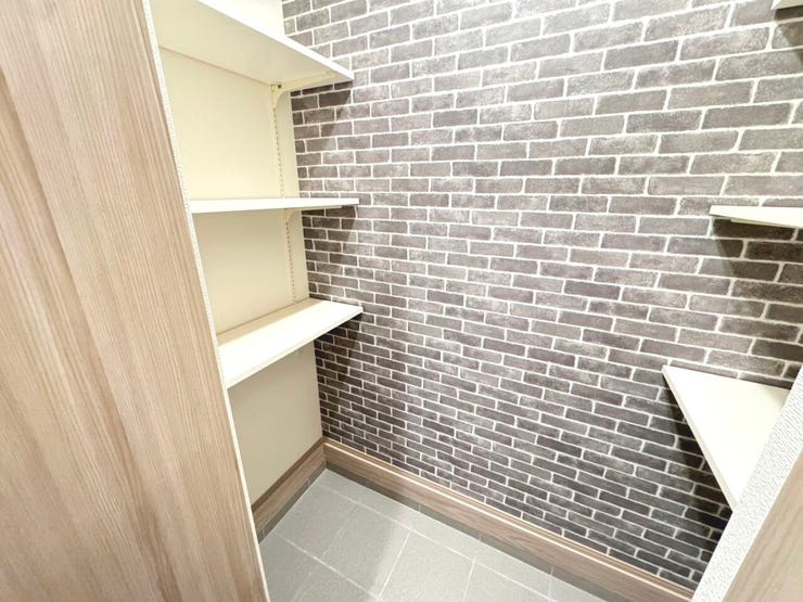 ◎SIC:A号棟(1/30撮影)
A号棟には可動棚付のSICがついているのでゴルフバックやお子様のおもちゃなど様々な物が収納でき、将来に合わせてしまう物も変えられます!