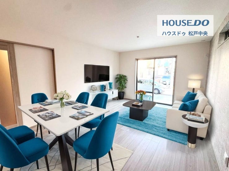 ◎リビング:A号棟(1/30撮影)
南側は大きな窓ガラスで、あたたかな陽射しが差し込みます♪
※家具はCGになります。