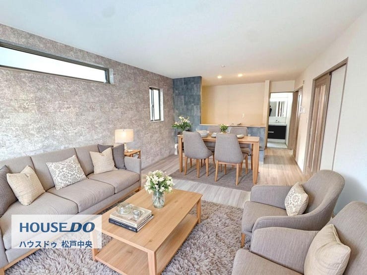 ◎リビング:A号棟(1/30撮影)
LDKは広々17帖!
縦長のリビングは、ダイニングテーブルやソファなど、家具の配置もしやすく!
※家具はCGになります。