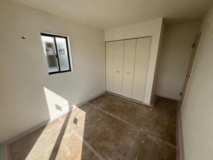 南西向きで日当り良好!5.7帖の洋室♪