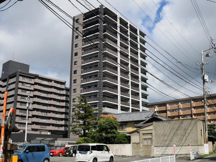 外観を南東側より撮影