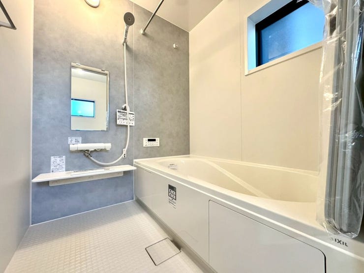 【Bathroom】お子様とのバスタイムにも十分な広さがあり、掃除も簡単にできます。