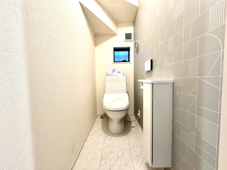 【Toilet】アクセントクロスが彩るおしゃれなトイレ空間。日常にちょっとした特別感をプラスします。