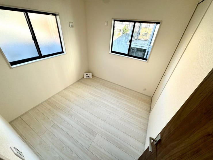 【Bedroom】クローゼット完備で収納力◎。家具の配置もしやすい機能的な洋室です。